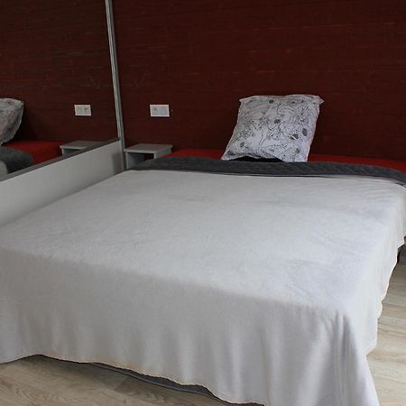 Chalet Pour 6, Domaine Avec Piscine Сен-Ілер-де-Р'єз Екстер'єр фото